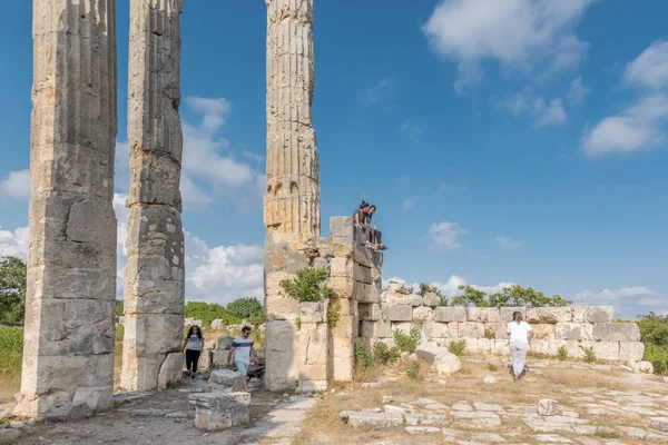 Yürüyüş Zeus Tapınağı Nda Ağustos 2017 Uzuncaburc Silifke Mersin Turkey — Stok fotoğraf