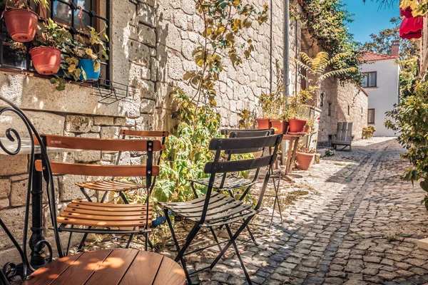 Izmir, Türkiye'de popüler bir hedef için seyahat ve tatil Alaçatı bölgesinde Cesme.Alacati HDR görüntü-Street görülmektedir.