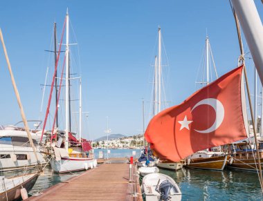 Lüks Yat ve yelken Yatlar Bodrum limanında deniz manzaralı. Bodrum,Turkey.23 Ağustos 2017.