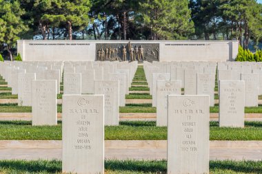 Akbaş Şehitler Mezarlığı ve Anıtı Canakkale,Turkey.Turkey, Çanakkale, 18 Ağustos 2017 yılında