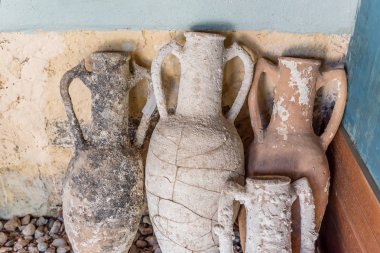 Farklı şekil ve boyutu amphoras St. Peter Kalesi veya Bodrum Kalesi, amphoras Akdeniz farklı yerlerinden Turkey.Collection