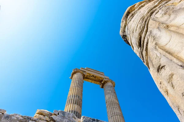 Vista Magníficas Columnas Mármol Templo Apolo Área Arqueológica Didim Didyma —  Fotos de Stock