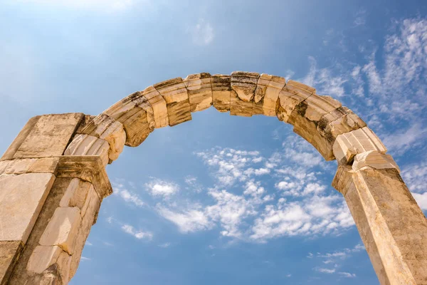 Vista Los Arcos Romanos Las Ruinas Éfeso Selcuk Izmir Turquía —  Fotos de Stock