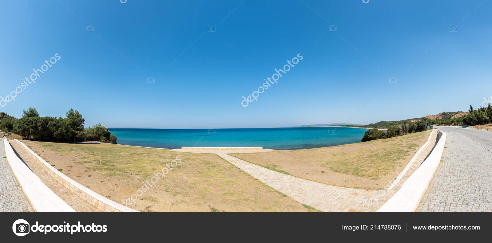 Haute Résolution Panoramique Mémorial Pierre Sur Plage Anse