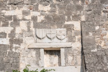 St. Peter Kalesi veya Bodrum Kalesi, Türkiye antik Roma mermer heykel duvara oyulmuş haç ve diğer işaretler.