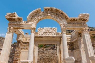 Selçuk, Izmir, Türkiye'de Efes tarihi antik kenti, Hadrian Tapınağı ayrıntılı görünüm.