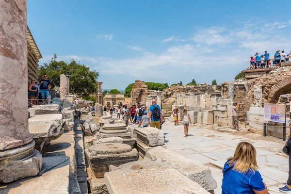 Gente Visita Ruinas Antiguas Antigua Ciudad Histórica Éfeso Selcuk Izmir — Foto de Stock