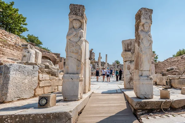 Les Gens Visitent Hercules Gate Ruines Antiques Ephèse Ville Antique — Photo