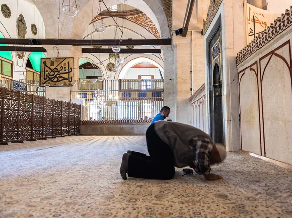 Ağustos 2017 Konya,Turkey.28 Mevlana Müzesi'nde insanlar dua