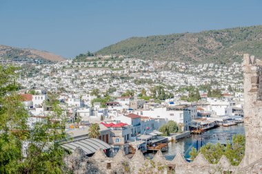Hava Bodrum Deniz Manzaralı Yatlar Bodrum Castl tepesinden Turkey.Great mavi deniz görünümünde St. Peter Kalesi veya Bodrum Kalesi'nin üstünden