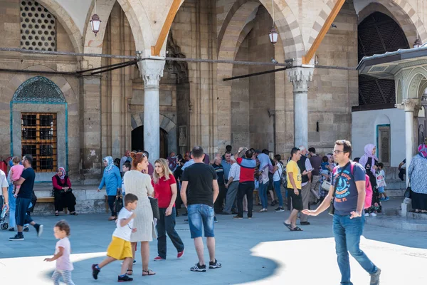 Ludzie Odwiedzić Muzeum Mevlana Konya Turkey Sierpnia 2017 — Zdjęcie stockowe