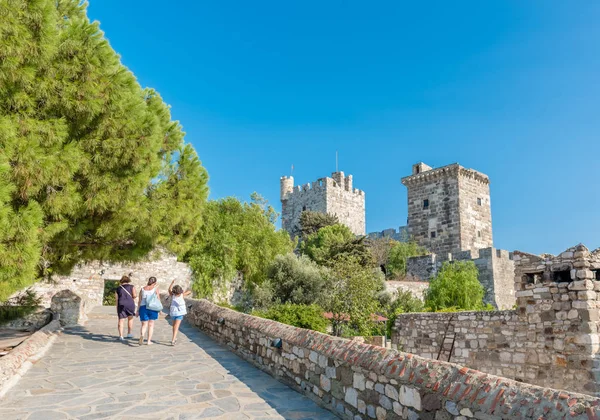 Anatolian Castle Anadolu Hisari Istanbul Historically Known Guzelce Hisar  Meaning – Stock Editorial Photo © epicimages #175931080