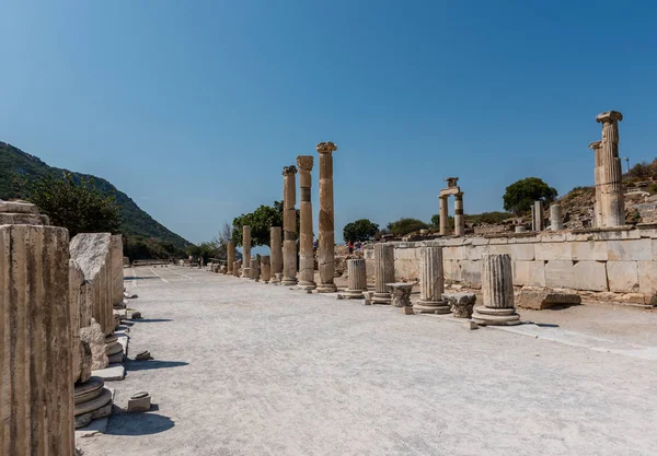 Människor Besöker Antika Ruiner Historiska Antika Staden Efesos Selcuk Izmir — Stockfoto