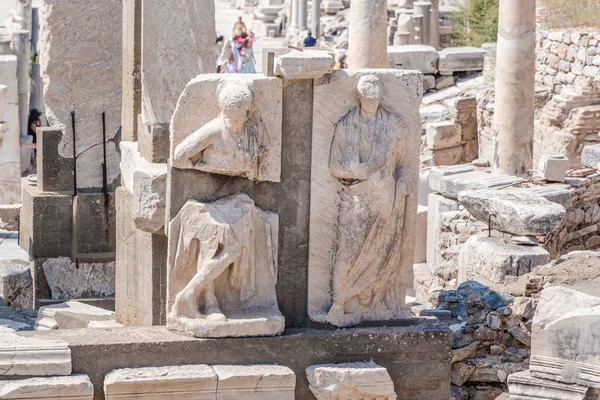 在以弗所历史古城的大理石浮雕 在塞尔丘克 伊兹密尔 土耳其 — 图库照片