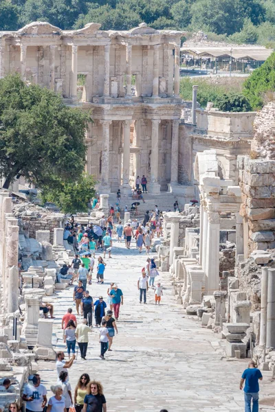 Pessoas Visitam Ruínas Antigas Antiga Cidade Histórica Éfeso Selcuk Izmir — Fotografia de Stock