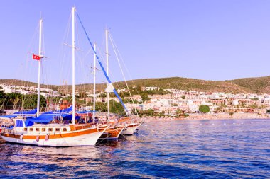 Lüks Yat ve yelken Yatlar Bodrum limanında deniz manzaralı. Bodrum,Turkey.23 Ağustos 2017.