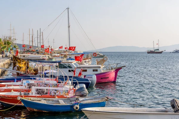 Lüks Yat ve yelken Yatlar Bodrum limanında deniz manzaralı. Bodrum,Turkey.23 Ağustos 2017.