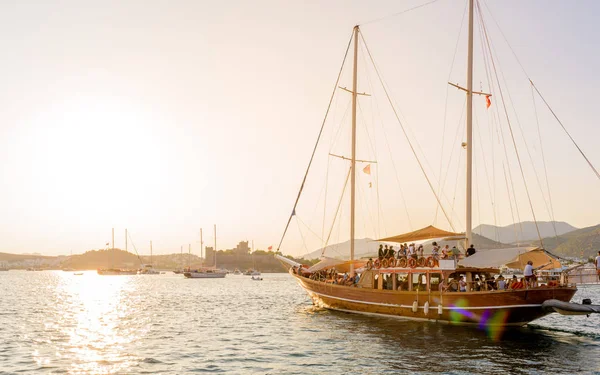 Personas Identificadas Navegan Hacen Tour Barco Puerto Bodrum Bodrum Turquía — Foto de Stock