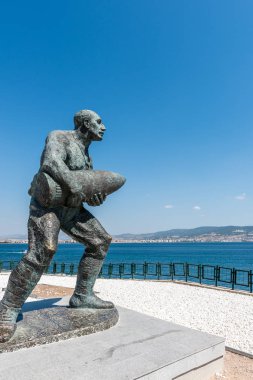 Heykeli ünlü Türk Onbaşı, Seyit Çanakkale Şehitler anma töreninde bir topçu silahı taşıyan Cabuk (Seyit Onbasi), Turkey.in Çanakkale, Türkiye