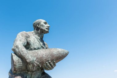 Heykeli ünlü Türk Onbaşı, Seyit Çanakkale Şehitler anma töreninde bir topçu silahı taşıyan Cabuk (Seyit Onbasi), Turkey.in Çanakkale, Türkiye