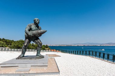 Heykeli ünlü Türk Onbaşı, Seyit Çanakkale Şehitler anma töreninde bir topçu silahı taşıyan Cabuk (Seyit Onbasi), Turkey.in Çanakkale, Türkiye