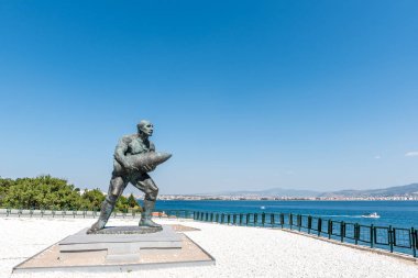 Heykeli ünlü Türk Onbaşı, Seyit Çanakkale Şehitler anma töreninde bir topçu silahı taşıyan Cabuk (Seyit Onbasi), Turkey.in Çanakkale, Türkiye