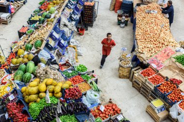 «Ana sayfa» nerede insanlar sebze, meyve ve baharat Konya,Turkey.28 Ağustos 2017 satın geleneksel Türk bakkal çarşı olduğunu popüler Melike Hatun ın Bazaarı veya kadinlar pazari(Women Bazaar) görünümünü