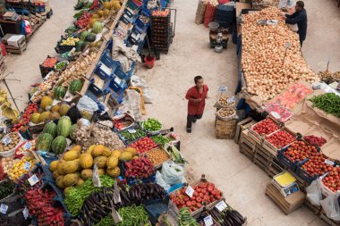 «Ana sayfa» nerede insanlar sebze, meyve ve baharat Konya,Turkey.28 Ağustos 2017 satın geleneksel Türk bakkal çarşı olduğunu popüler Melike Hatun ın Bazaarı veya kadinlar pazari(Women Bazaar) görünümünü