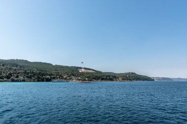 Dur Yolcu memorial Kilitbahir bölgesinde. Bu anıt İngilizce çeviri Traveller durdurmak olduğunu! Bir kez basmak toprak bir devrin sonu tanık.