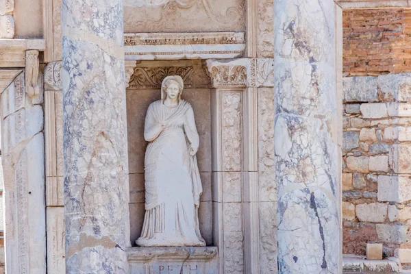 Προσωποποίηση Της Αρετής Arete Άγαλμα Στην Ιστορική Αρχαία Πόλη Εφέσου — Φωτογραφία Αρχείου