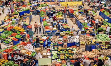 «Ana sayfa» nerede insanlar sebze, meyve ve baharat Konya,Turkey.28 Ağustos 2017 satın geleneksel Türk bakkal çarşı olduğunu popüler Melike Hatun ın Bazaarı veya kadinlar pazari(Women Bazaar) görünümünü