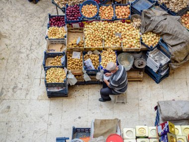 «Ana sayfa» nerede insanlar sebze, meyve ve baharat Konya,Turkey.28 Ağustos 2017 satın geleneksel Türk bakkal çarşı olduğunu popüler Melike Hatun ın Bazaarı veya kadinlar pazari(Women Bazaar) görünümünü