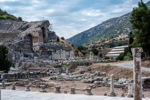 Ludzie Odwiedzić Starożytne Ruiny Ephesus Historyczny Starożytnego Miasta Selçuk Izmir — Zdjęcie stockowe