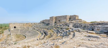 Dış yüksek çözünürlüklü panoramik görüntüsü tiyatro Milet antik Yunan City Didim, aydın, Türkiye.