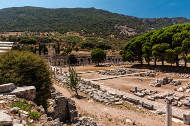 Selçuk, Izmir, Türkiye: 20 Ağustos 2017 yılında Efes tarihi antik kenti, antik kalıntılar kişi ziyaret