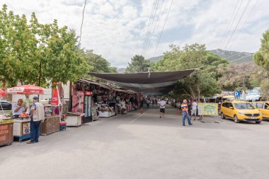Selçuk, Izmir, Türkiye: 20 Ağustos 2017 yılında Efes tarihi antik kenti, antik kalıntılar kişi ziyaret