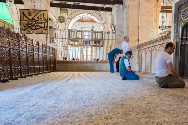 Ağustos 2017 Konya,Turkey.28 Mevlana Müzesi'nde insanlar dua