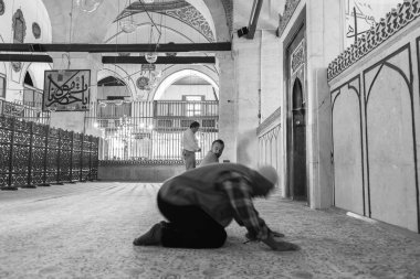 Ağustos 2017 Konya,Turkey.28 Mevlana Müzesi'nde insanlar dua