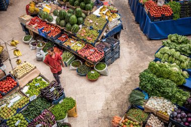 «Ana sayfa» nerede insanlar sebze, meyve ve baharat Konya,Turkey.28 Ağustos 2017 satın geleneksel Türk bakkal çarşı olduğunu popüler Melike Hatun ın Bazaarı veya kadinlar pazari(Women Bazaar) görünümünü