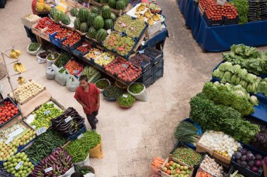 «Ana sayfa» nerede insanlar sebze, meyve ve baharat Konya,Turkey.28 Ağustos 2017 satın geleneksel Türk bakkal çarşı olduğunu popüler Melike Hatun ın Bazaarı veya kadinlar pazari(Women Bazaar) görünümünü