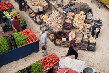 «Ana sayfa» nerede insanlar sebze, meyve ve baharat Konya,Turkey.28 Ağustos 2017 satın geleneksel Türk bakkal çarşı olduğunu popüler Melike Hatun ın Bazaarı veya kadinlar pazari(Women Bazaar) görünümünü