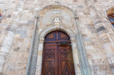 Dış detaylı antik Aziziye Mosque.The Camii bir Barok ve geleneksel Osmanlı mimarisinde Konya,Turkey.28 Ağustos 2017 görülmektedir