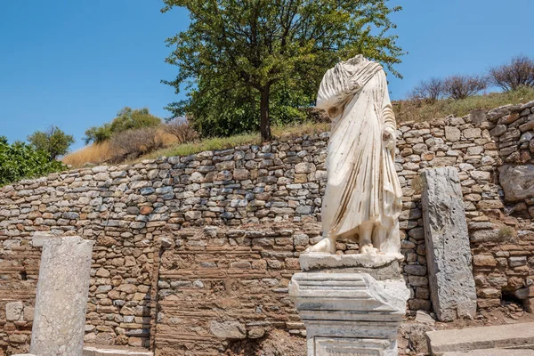 Μαρμάρινο Άγαλμα Ερείπια Στην Ιστορική Αρχαία Πόλη Εφέσου Σελτσούκ Σμύρνη — Φωτογραφία Αρχείου