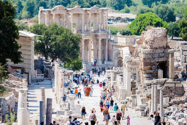 Persone Visitano Antiche Rovine Efeso Città Antica Storica Selcuk Smirne — Foto Stock