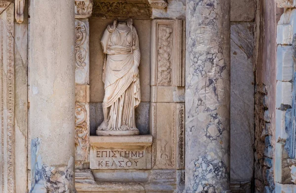 Episteme Conhecimento Estátua Éfeso Cidade Antiga Histórica Selcuk Izmir Turquia — Fotografia de Stock