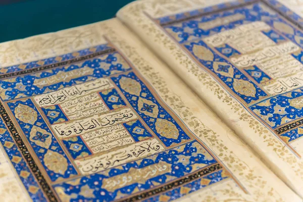 Sacro Libro Antico Musulmano Corano Nel Museo Mevlana Konya Turchia — Foto Stock