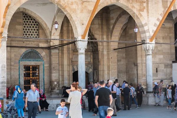 Ludzie Odwiedzić Muzeum Mevlana Konya Turkey Sierpnia 2017 — Zdjęcie stockowe