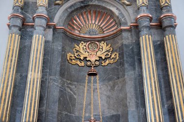 Dış detaylı antik Aziziye Mosque.The Camii bir Barok ve geleneksel Osmanlı mimarisinde Konya,Turkey.28 Ağustos 2017 görülmektedir