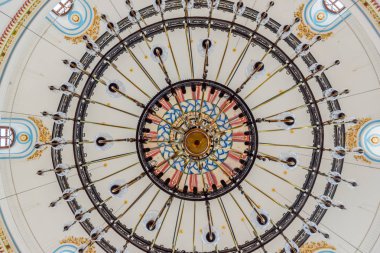 Dış detaylı antik Aziziye Mosque.The Camii bir Barok ve geleneksel Osmanlı mimarisinde Konya,Turkey.28 Ağustos 2017 görülmektedir