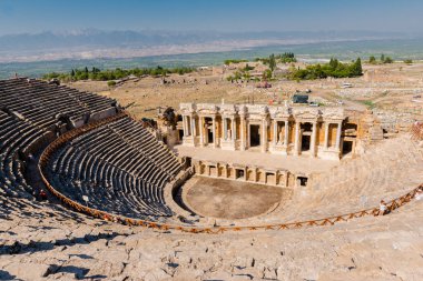 Antik Yunan kent Hierapolis, Pamukkale, Turkey.25 Ağustos 2017 antik tiyatroda yüksek çözünürlük panoramik manzaralı